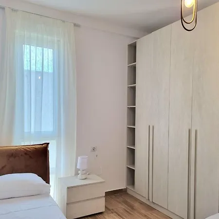 Apartment Modern With Kitchen *