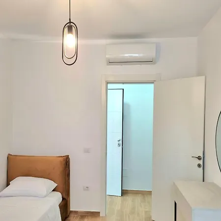 Modern With Kitchen Apartment *